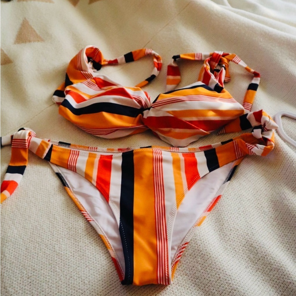 Stunning 🤩 two piece swimsuit! NWOT - Picture 6 of 10
